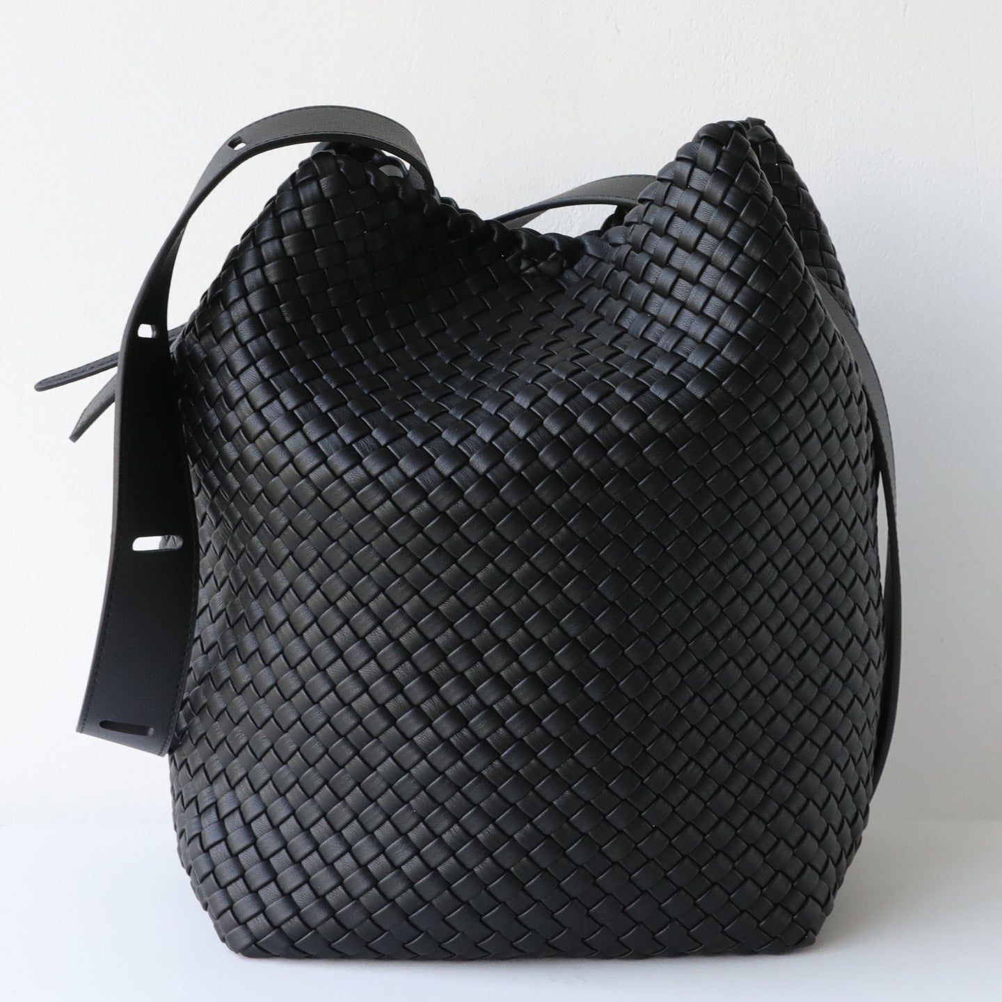 Handwoven Relaxed Tote Bag for Women Niche Minimalist Commuter Shoulder Handbag, Large Capacity Purse with Artisan Texture