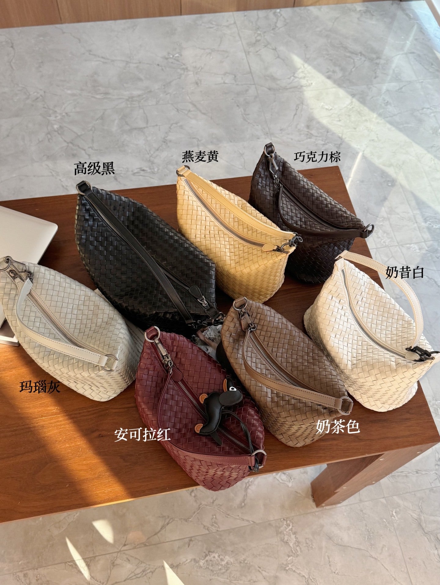 Genuine Sheepskin Leather Woven Dog Walking Bag for Women, Large Capacity Hobo Pillow Shoulder Underarm Purse, Fashionable Casual Handbag for Ladies