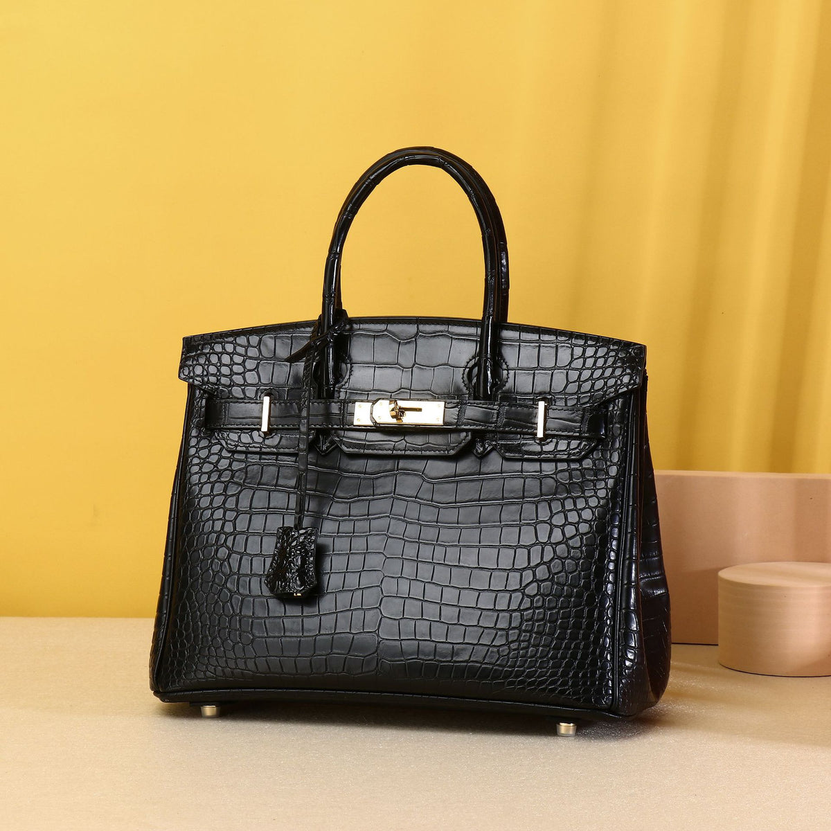 Elegant Croc-Embossed Large Tote Bag for Women, Premium High-End Banquet Handbag with Classic Sophisticated Design, A Luxurious Everyday Purse