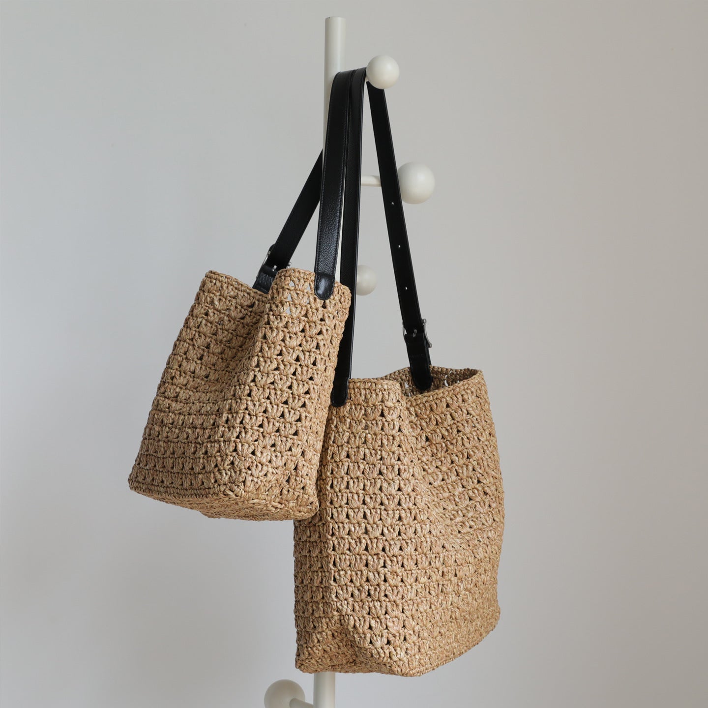 Straw and Cowhide Woven Bucket Bag for Women Large Capacity Shoulder Crossbody Handbag, Casual Versatile Purse with Natural Boho Texture