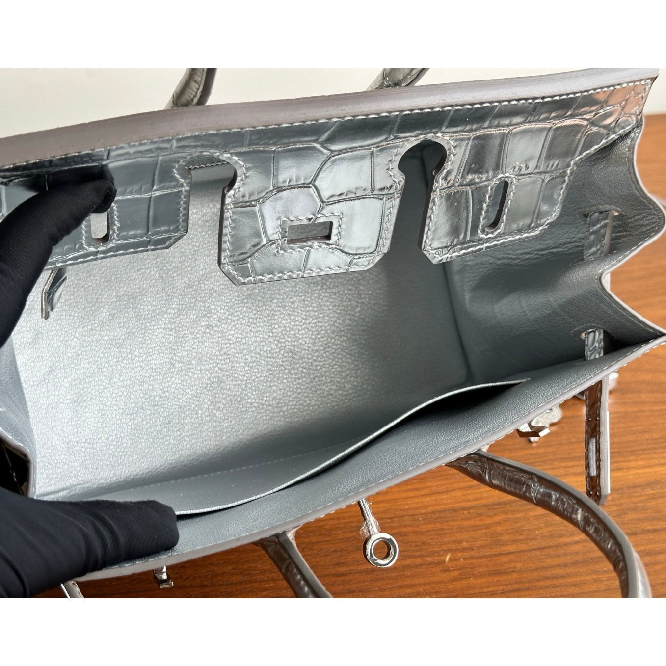 Chic Silver-Tone External Stitching Croc-Embossed Birkin-Inspired Tote Bag for Women, 25cm Stainless Steel Hardware Top-Layer Cowhide Handbag with Premium Quality