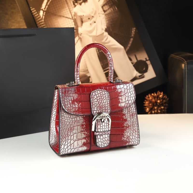 Small Croc-Embossed Genuine Leather Crossbody Bag for Women – Elegant Shoulder Handbag with Premium Textured Finish, A Compact Yet Sophisticated Purse for Everyday Style