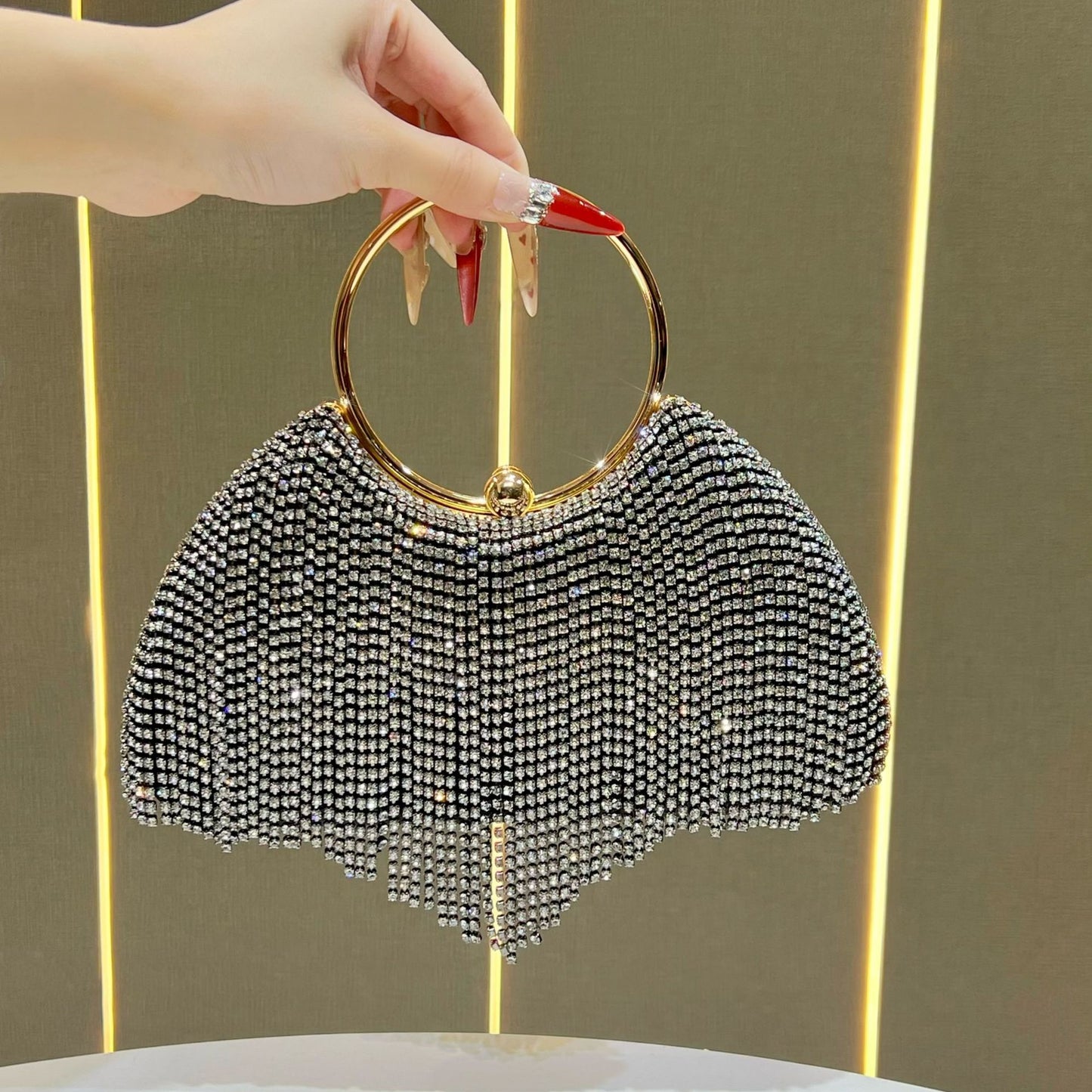 Dazzling Tassel Evening Clutch for Women, A Chic Sparkly Top-Handle Crossbody Bag with Versatile Elegant Design, Perfect for Formal Gowns Weddings & Special Occasions