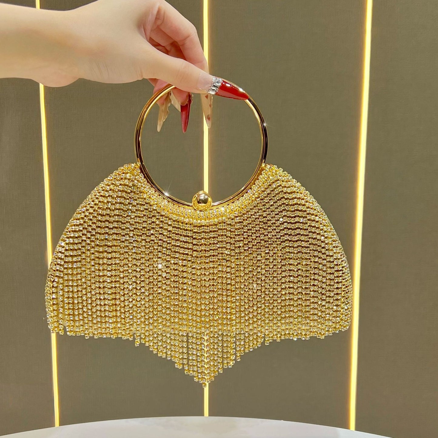 Dazzling Tassel Evening Clutch for Women, A Chic Sparkly Top-Handle Crossbody Bag with Versatile Elegant Design, Perfect for Formal Gowns Weddings & Special Occasions