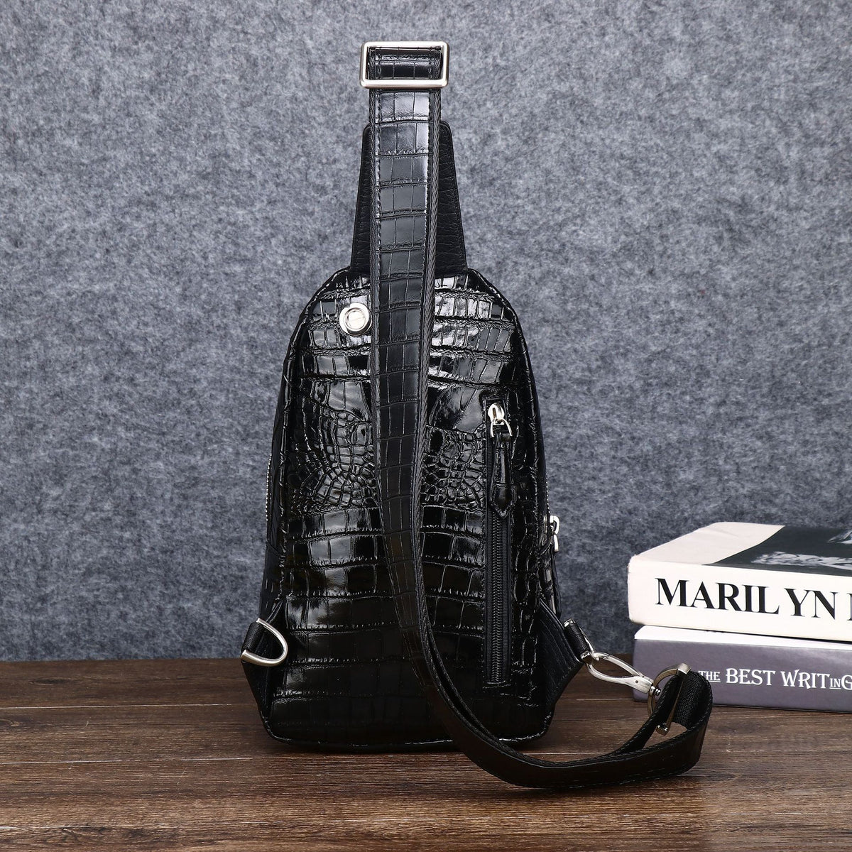 New Arrival Croc-Effect Men's Chest Bag with Claw Design, A Large Capacity Genuine Leather Crossbody Bag with Fashionable Outdoor Style