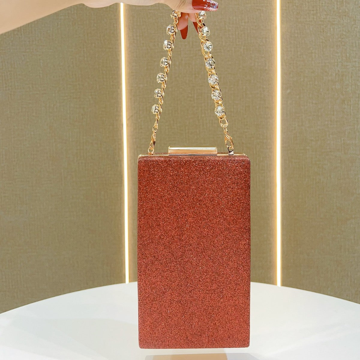 Chic Chain Top-Handle Evening Bag for Women, A Turn-Lock Banquet Purse Perfect for Formal Dresses with Convenient Phone Compartment