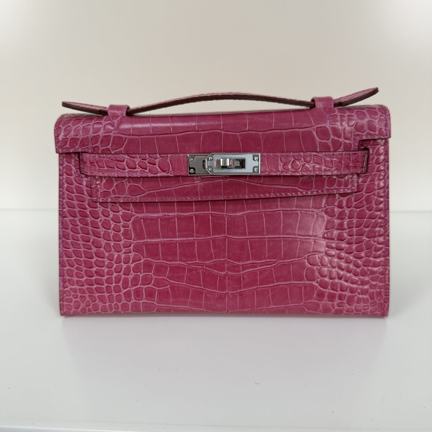 Premium 22cm Croc-Effect Kelly-Inspired Top-Handle Bag for Women, Hand-Stitched Waxed Thread Detailing with Steel Hardware, Light Luxury Genuine Top-Layer Cowhide Leather Handbag