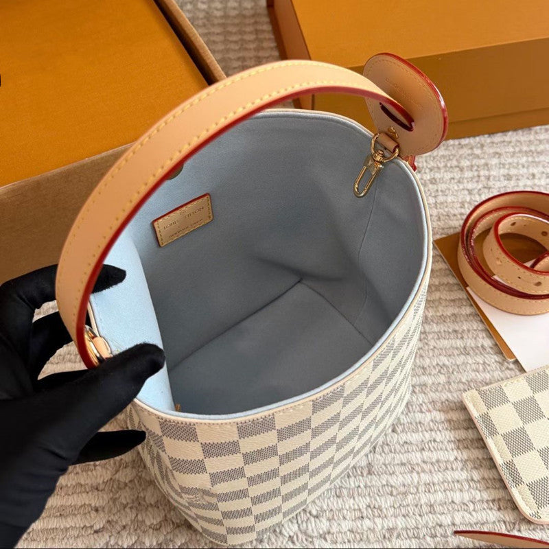 Genuine Leather White Grid Bucket Bag for Women Large Capacity Shoulder Crossbody Handbag, Trendy Pattern Purse with Versatile Style