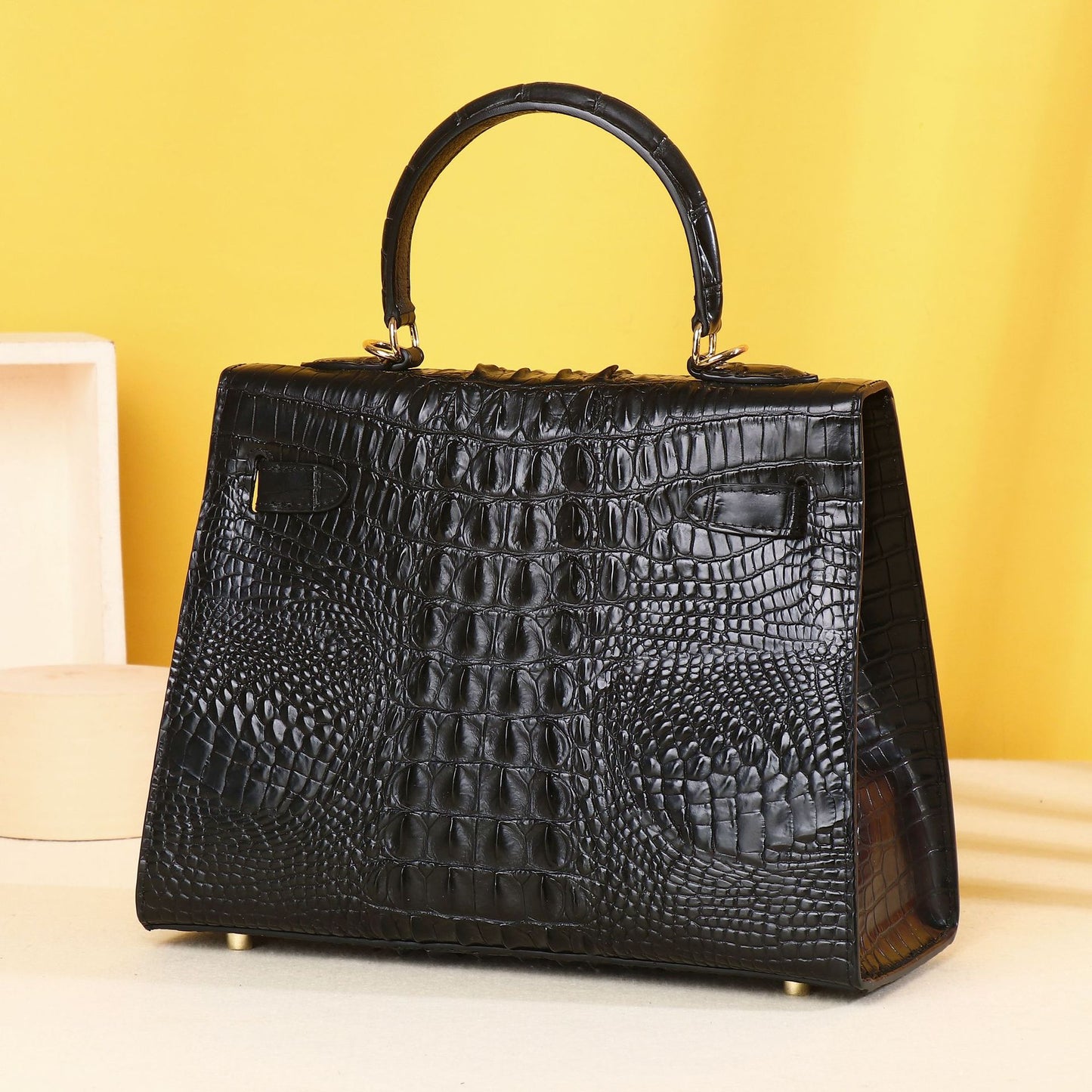 New Arrival Croc-Effect Kelly-Inspired Commuter Bag for Women, A Large Capacity Top-Handle Handbag with Practical Versatile Design, Perfect Everyday Classic