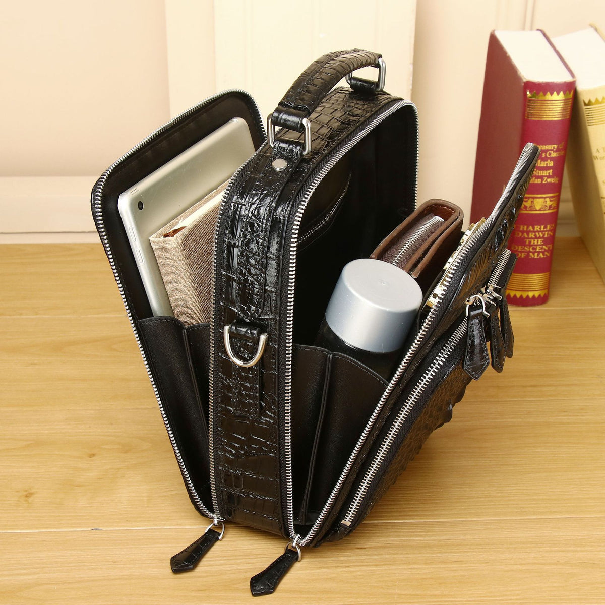 New Arrival Croc-Effect Classic Structured Shoulder Bag for Men, A Top-Handle Crossbody Handbag with High-End Business Design