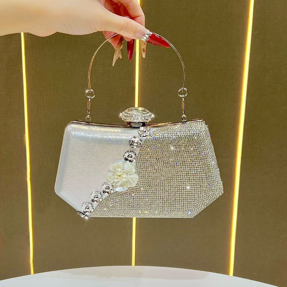 Elegant Rhinestone Floral Evening Clutch for Women, A Unique Boutique Crystal-Studded Top-Handle Crossbody Bag with Light Luxury Design, Perfect for Banquets Formal Dresses Weddings & Special Occasions