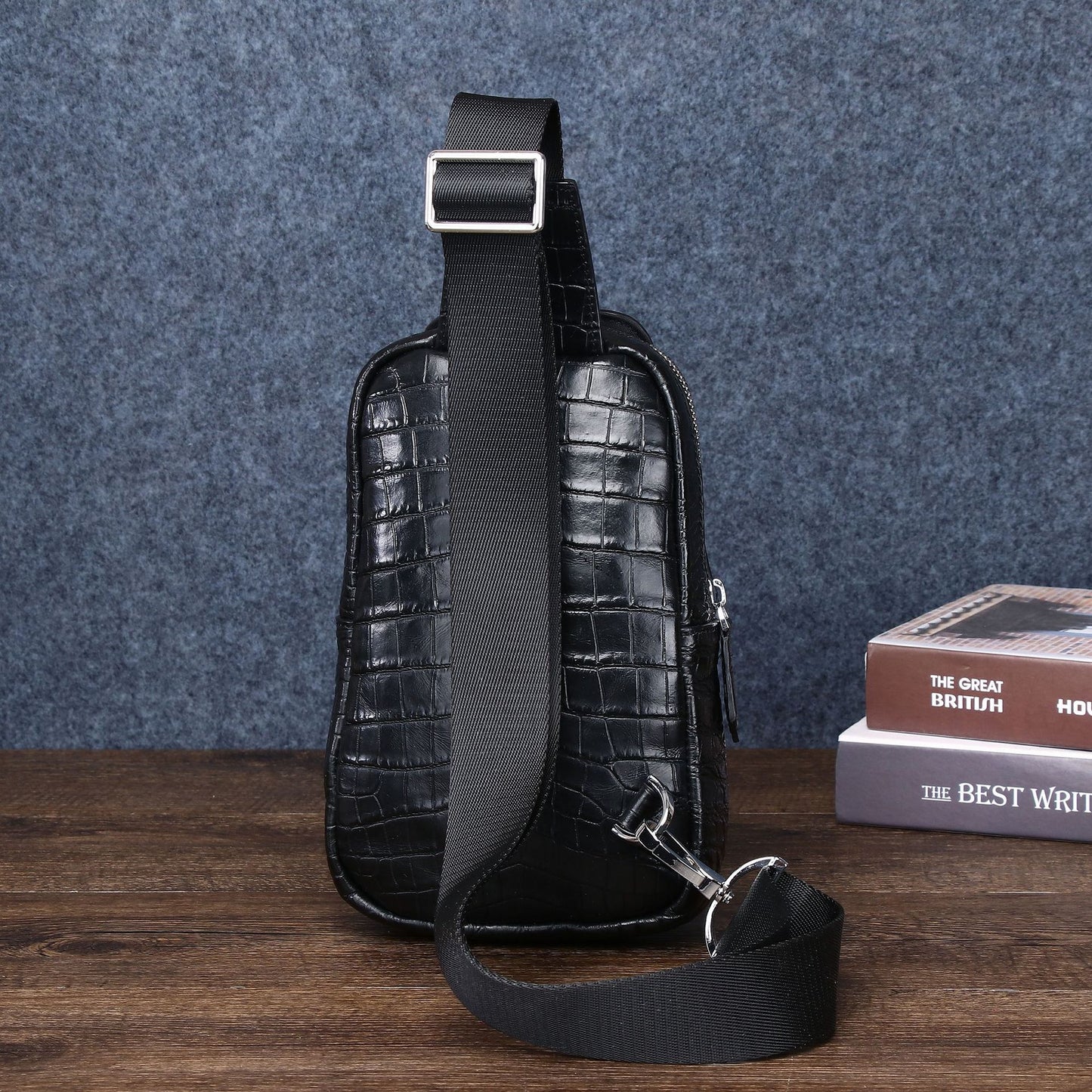 New Arrival Croc-Effect Casual Outdoor Chest Bag for Men, A Top-Layer Cowhide Crossbody Shoulder Waist Pack with Sporty Versatile Design