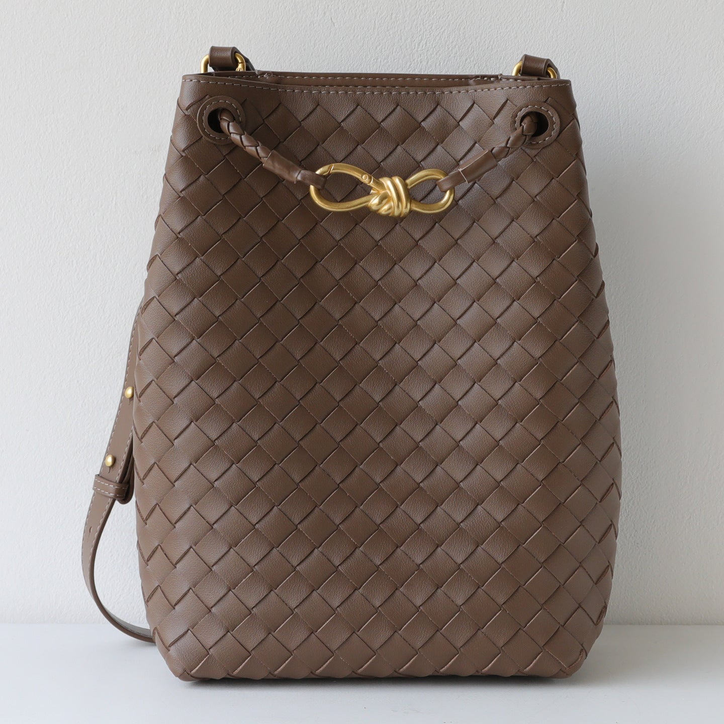 Bow Woven Bucket Bag for Women Niche Shoulder Crossbody Handbag, Fashion Cowhide Purse with Elegant Bow Detail