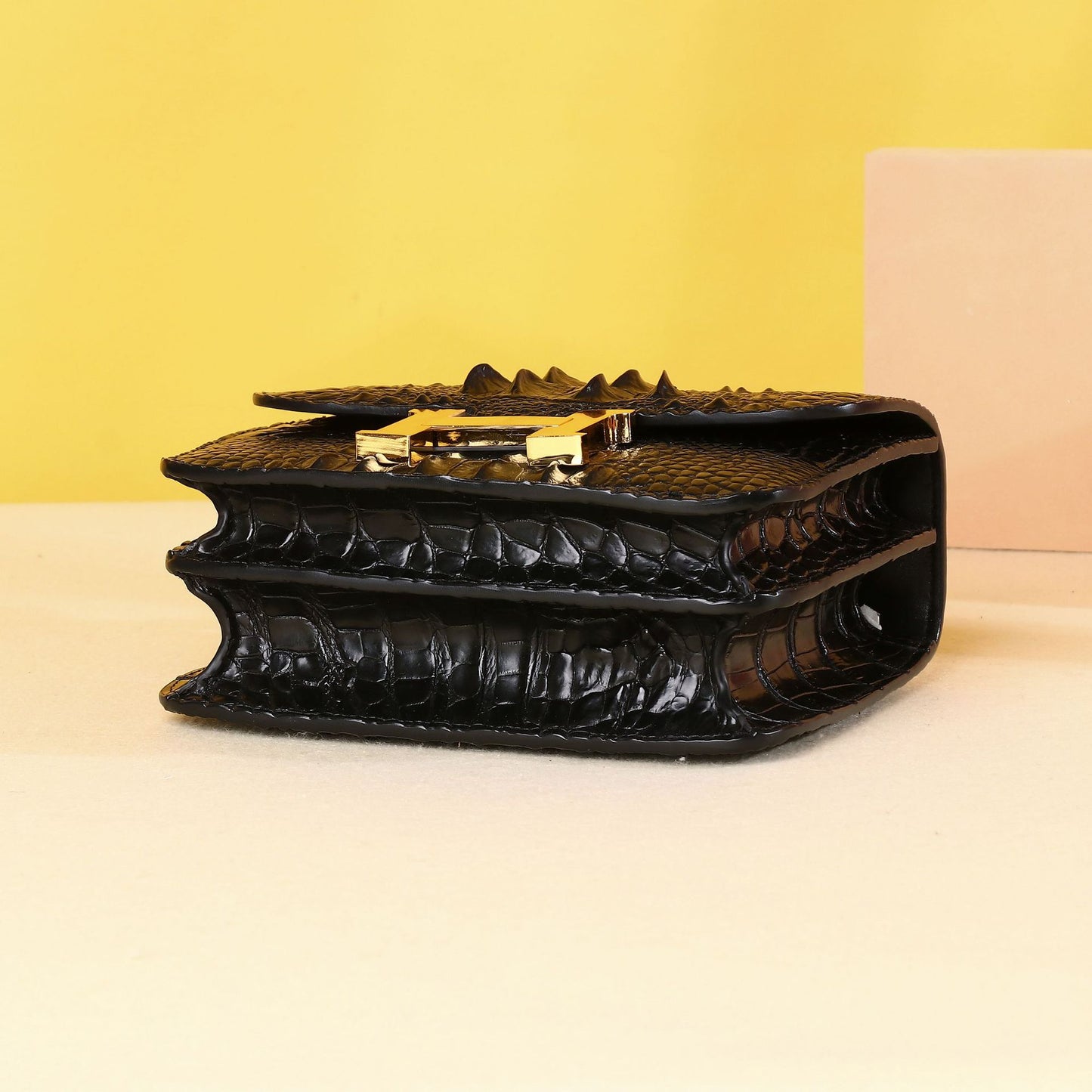 New Arrival Croc-Effect Small Square Bag for Women, A Chain Crossbody Shoulder Handbag with Trendy Croc-Pattern Design