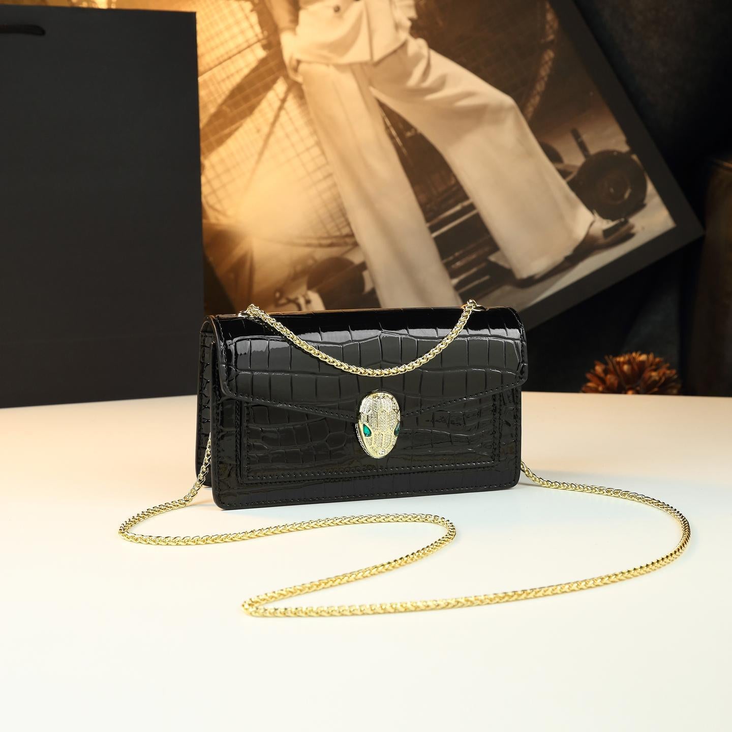 New Arrival Exquisite Small Square Chain Bag for Women, A Croc-Effect Serpent-Head Genuine Leather Top-Handle Crossbody Handbag with Fashionable Design