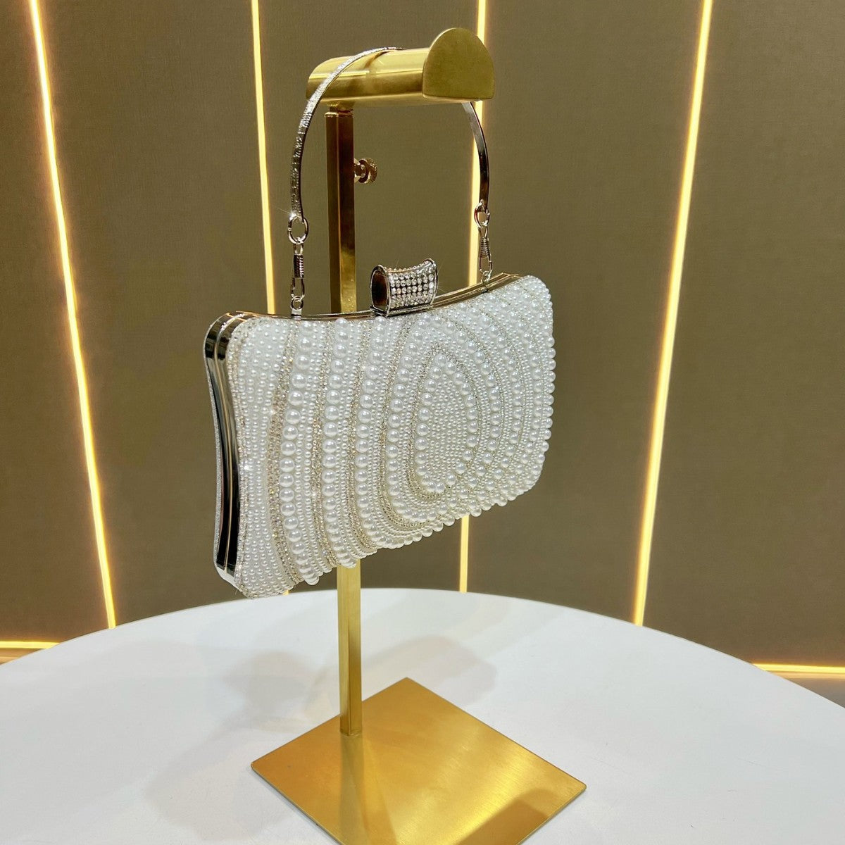 Elegant Pearl-Embellished Evening Clutch for Women, A Small Versatile Top-Handle Crossbody Bag with Shoulder Strap, Perfect for Banquets Weddings & Formal Occasions