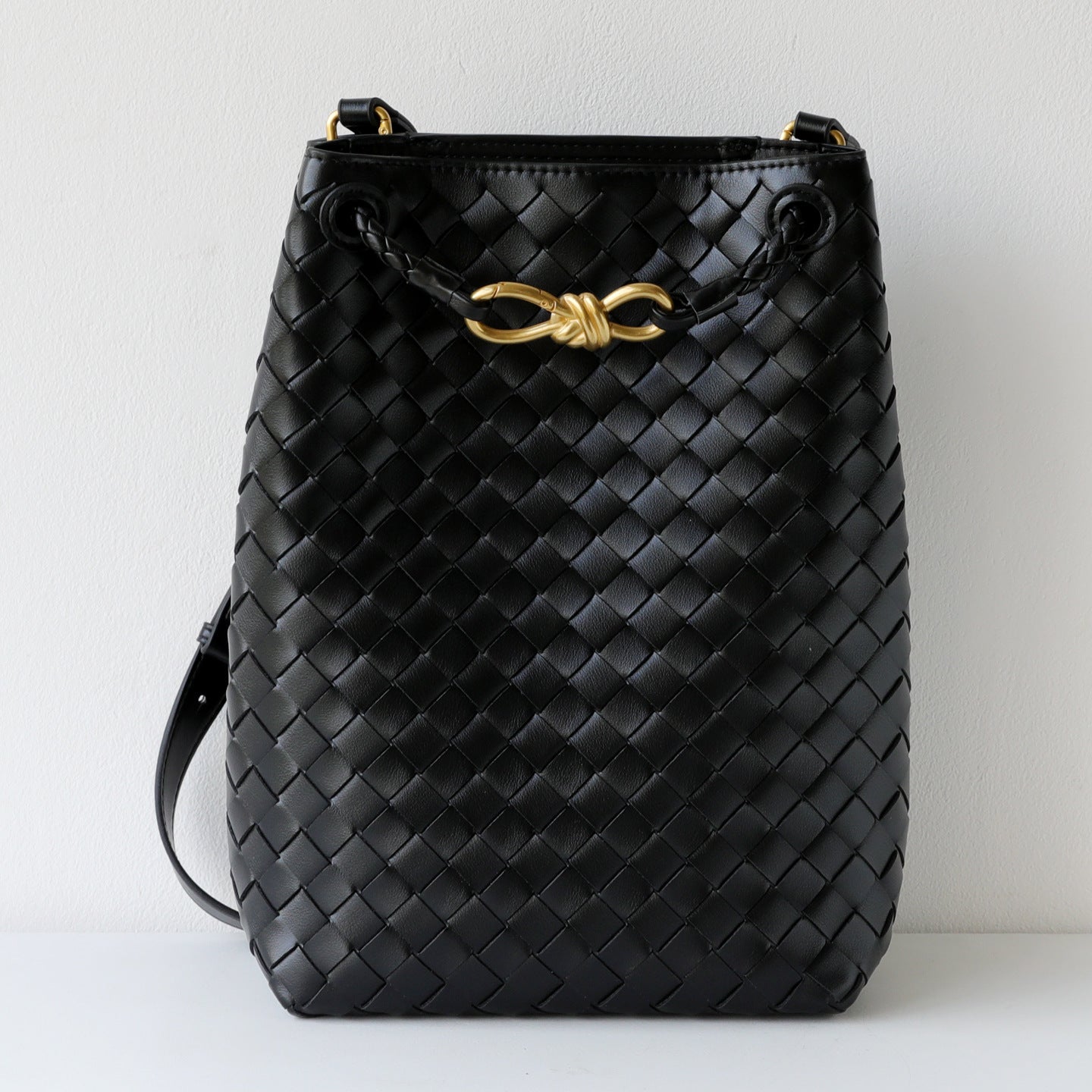 Bow Woven Bucket Bag for Women Niche Shoulder Crossbody Handbag, Fashion Cowhide Purse with Elegant Bow Detail