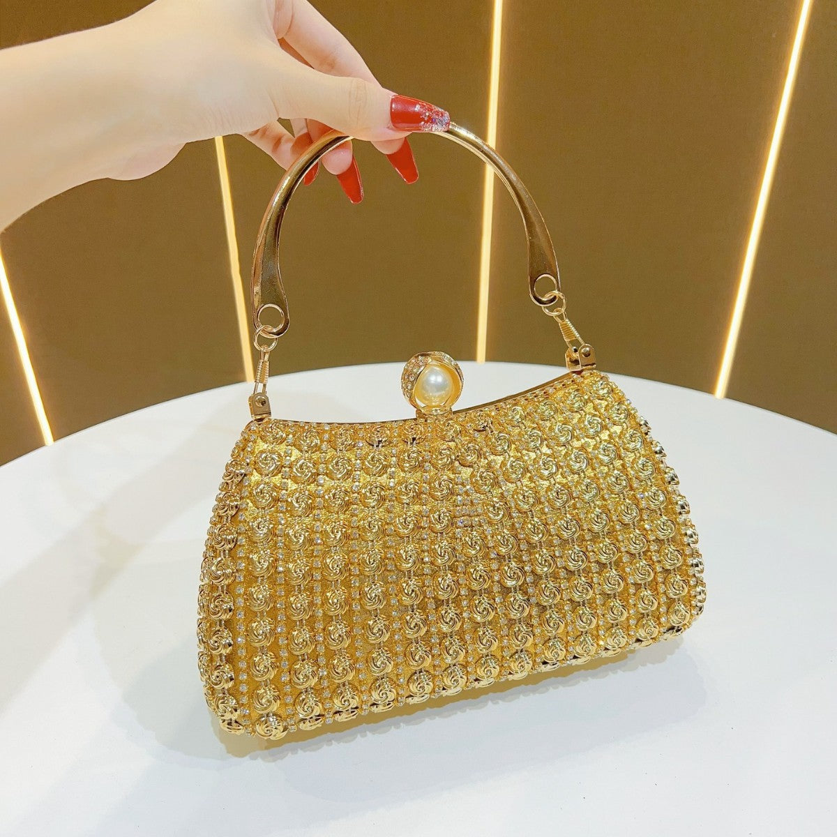 Exquisite New Chinese Vintage Rhinestone Bridal Clutch for Women, A Premium Crystal-Embellished Top-Handle Evening Bag, Perfect for Cheongsam Weddings Banquets & Formal Gowns