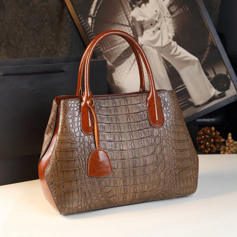 New Arrival Croc-Effect Genuine Leather Large Capacity Tote Bag for Women, A Fashionable Shoulder Handbag Perfect for Middle-Aged Moms