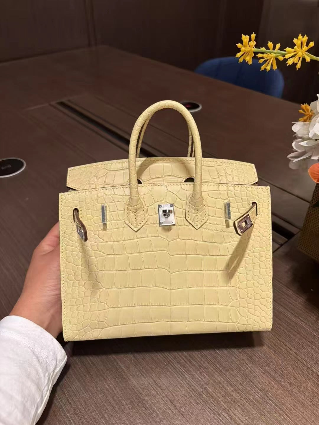 Genuine Leather Crocodile-Embossed Birkin-Style Bag for Women, Hand-Stitched Waxed Thread Vintage Fashionable Tote, Large Capacity Versatile Top Handle Purse for Ladies