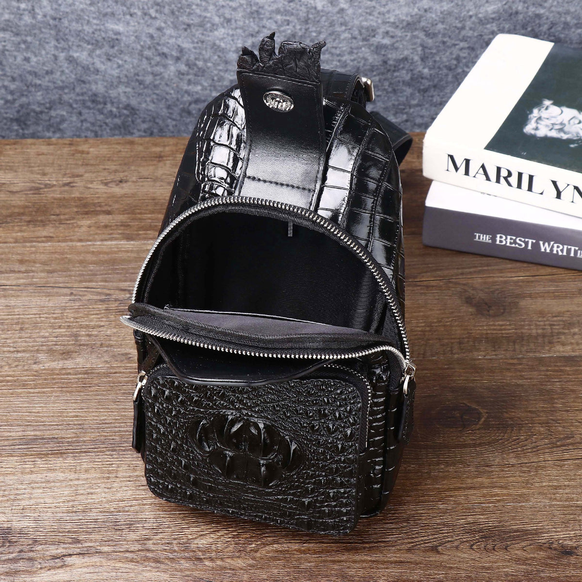 New Arrival Croc-Effect Men's Chest Bag with Claw Design, A Large Capacity Genuine Leather Crossbody Bag with Fashionable Outdoor Style