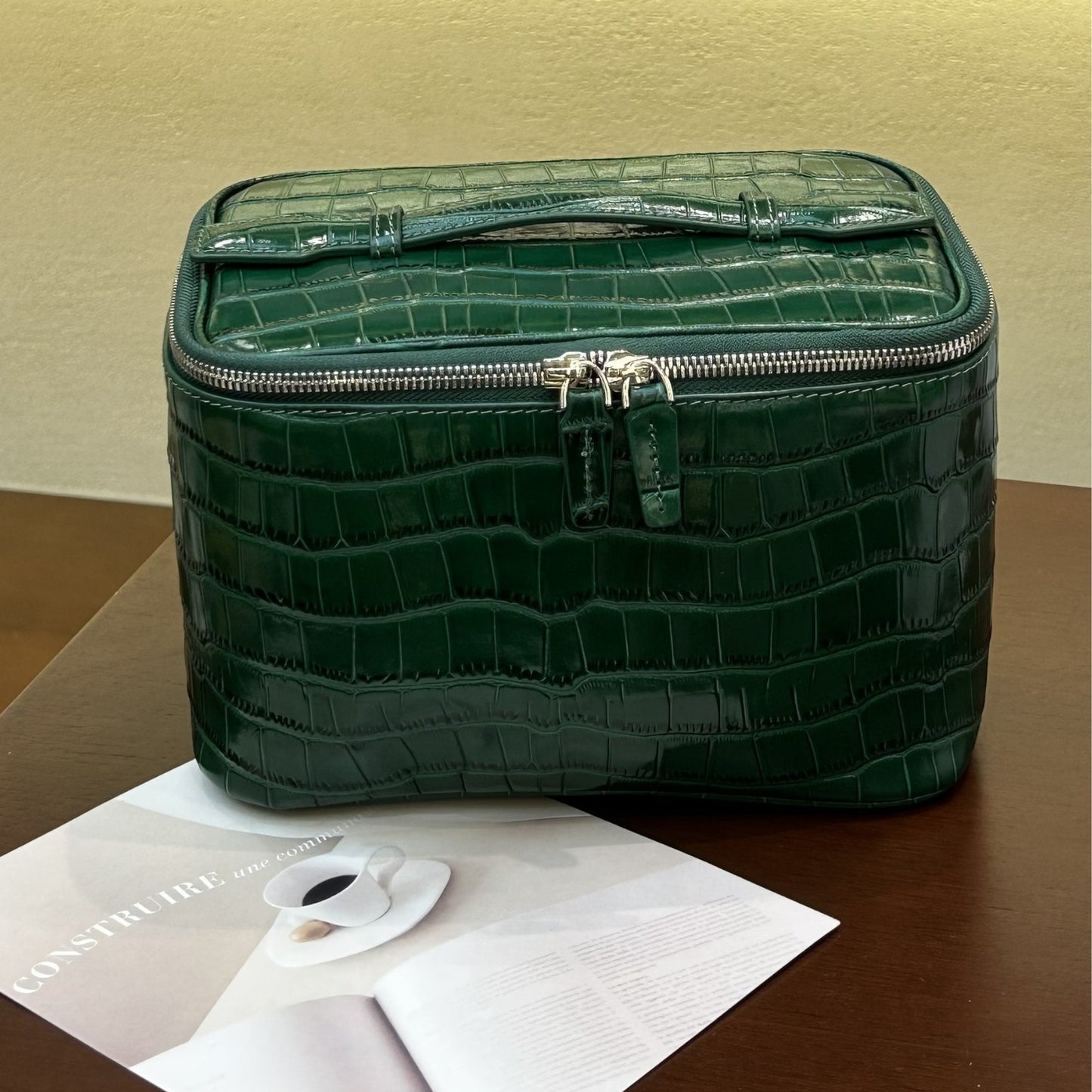 New Arrival Croc-Effect Genuine Leather Makeup Bag for Women, A Premium Top-Layer Cowhide Large Capacity Portable Storage Pouch Perfect for Travel & Daily Use