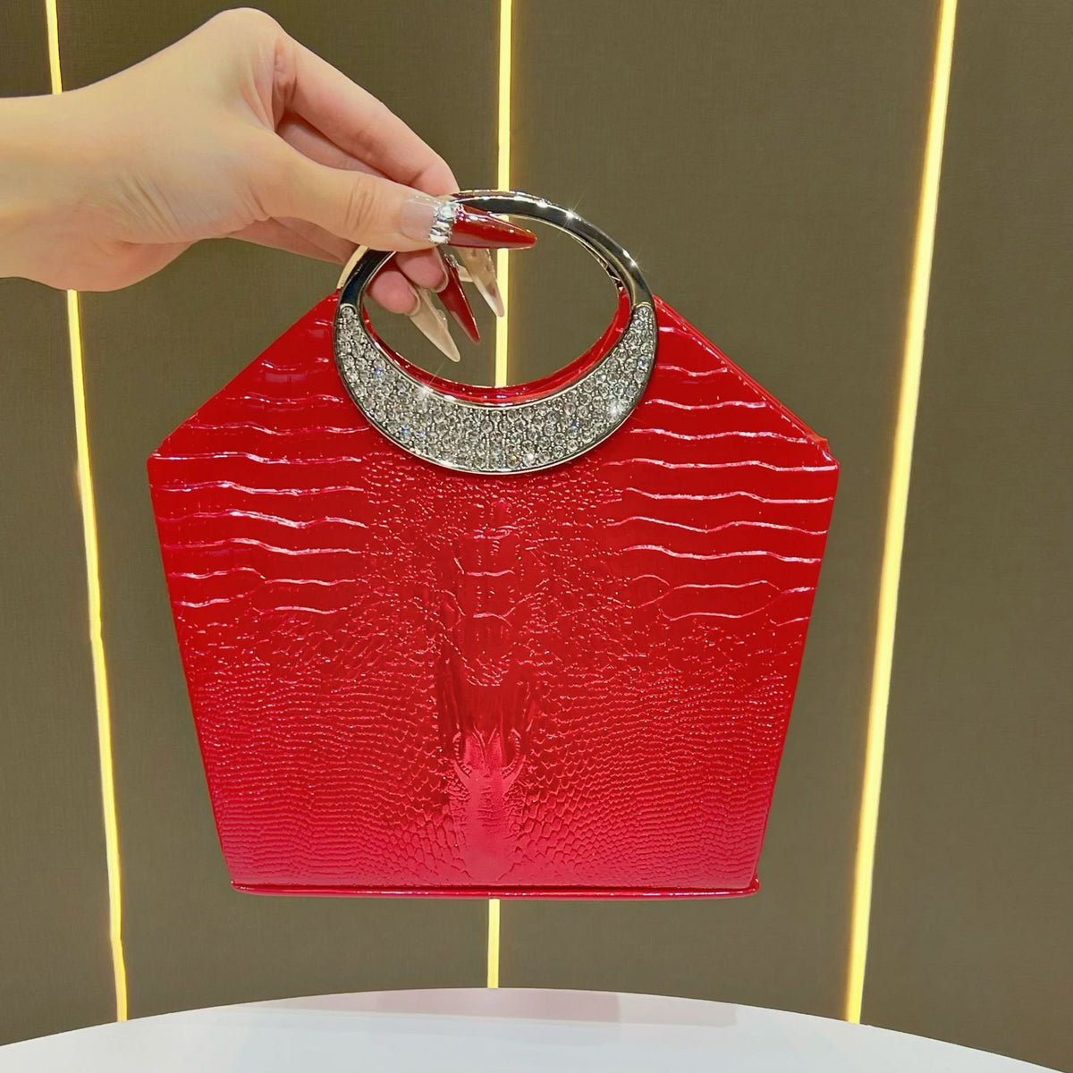 Elegant Croc-Effect Rhinestone Evening Bag for Women, A Premium Sparkly Top-Handle Banquet Purse with Chain Strap, Perfect for Formal Dresses & Special Occasions
