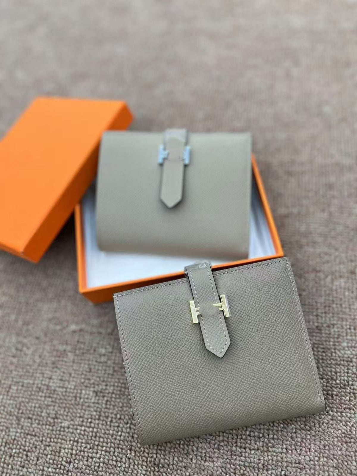 Genuine Leather Wallet for Men, Hermès-Inspired Epsom Leather Bifold Money Clip Wallet with Snap Closure, RFID Blocking Card Holder with 12 Card Slots and 2 Cash Compartments, Large Capacity Business Wallet