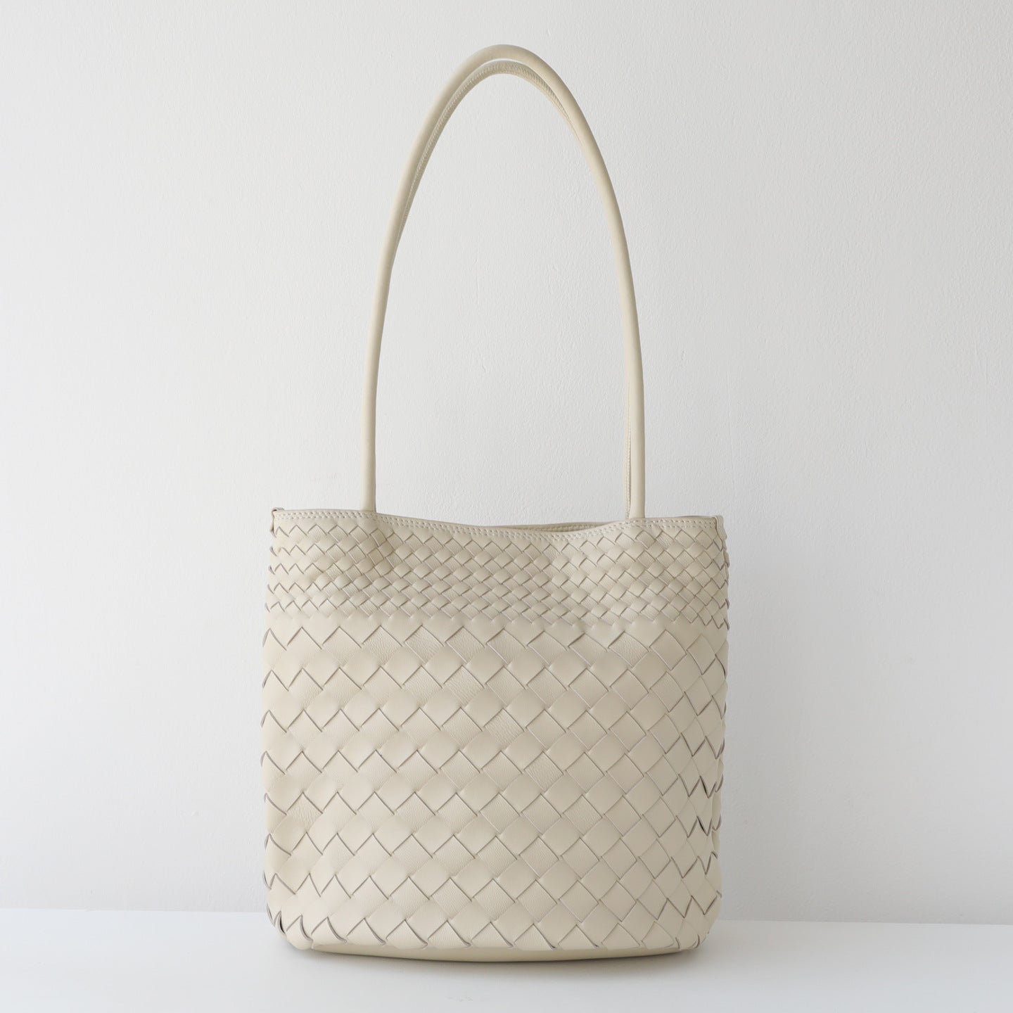 Sheepskin Woven Bucket Bag for Women Large Capacity Commuter Shoulder Handbag, Multi-Compartment Versatile Purse with Premium Artisan Texture