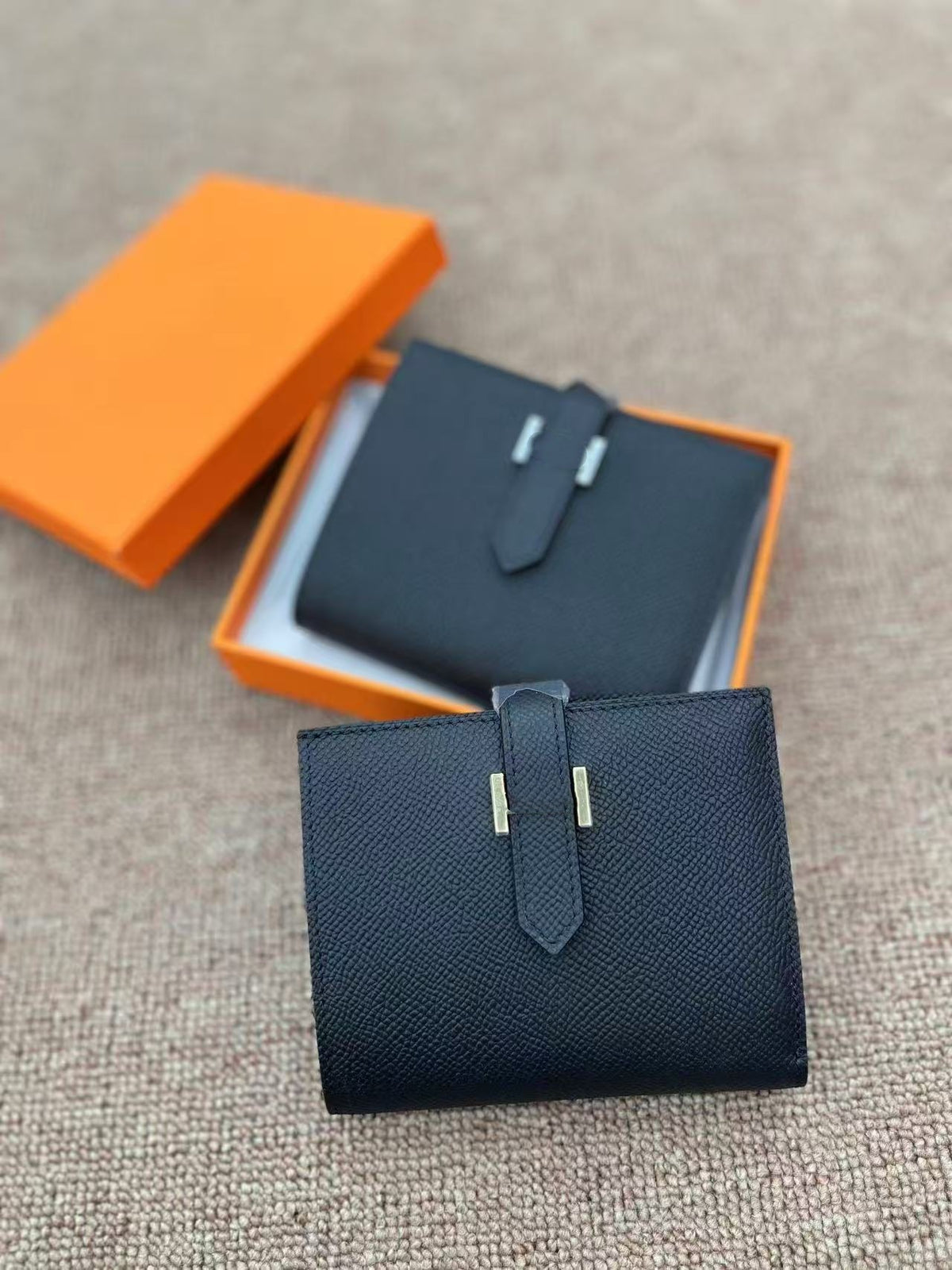 Genuine Leather Wallet for Men, Hermès-Inspired Epsom Leather Bifold Money Clip Wallet with Snap Closure, RFID Blocking Card Holder with 12 Card Slots and 2 Cash Compartments, Large Capacity Business Wallet