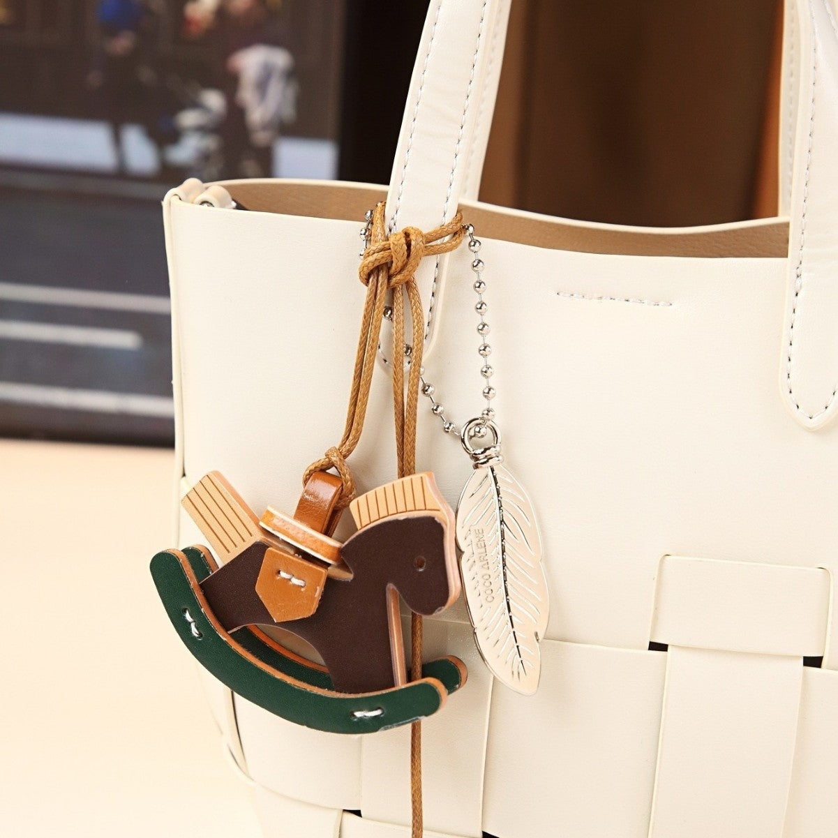 Hollow Woven Bucket Bag for Women Casual Shoulder Crossbody Handbag, Minimalist Picnic Basket Purse with Natural Open-Weave Texture