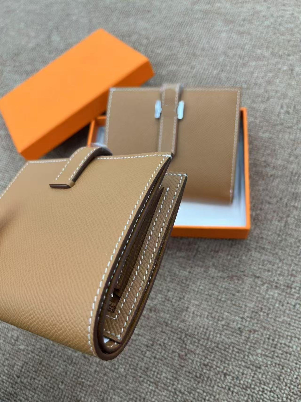 Genuine Leather Wallet for Men, Hermès-Inspired Epsom Leather Bifold Money Clip Wallet with Snap Closure, RFID Blocking Card Holder with 12 Card Slots and 2 Cash Compartments, Large Capacity Business Wallet