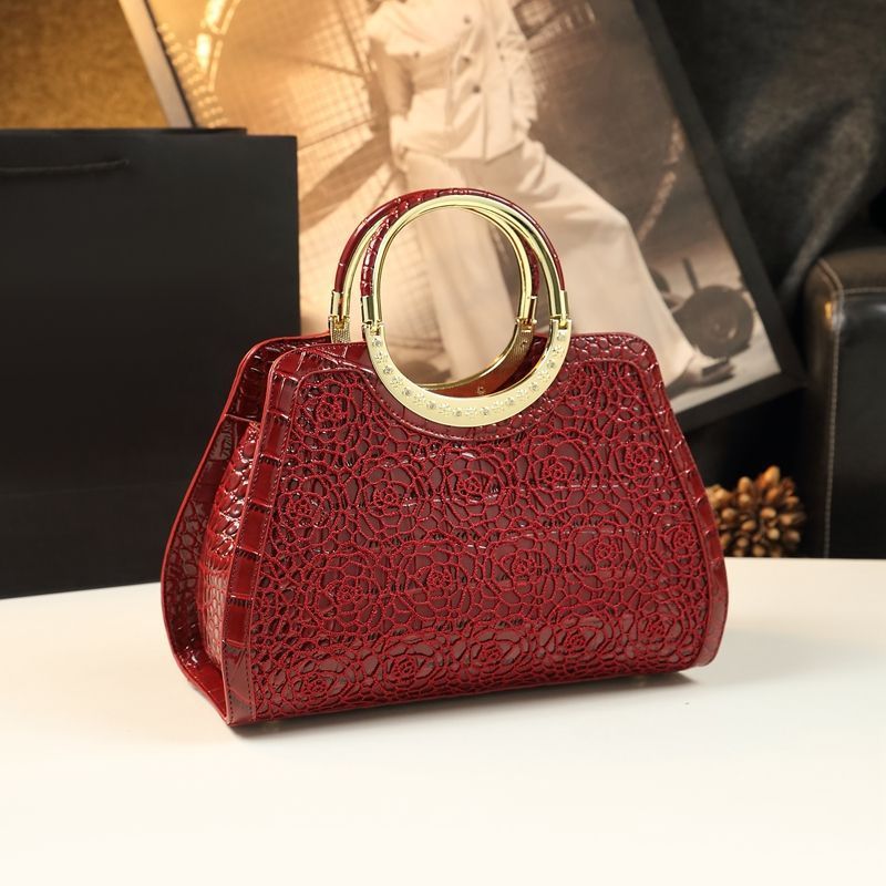 New Arrival Croc-Effect Genuine Leather Shoulder Crossbody Bag for Women, A Minimalist Elegant Design Perfect for Middle-Aged Moms with Premium Sophisticated Feel