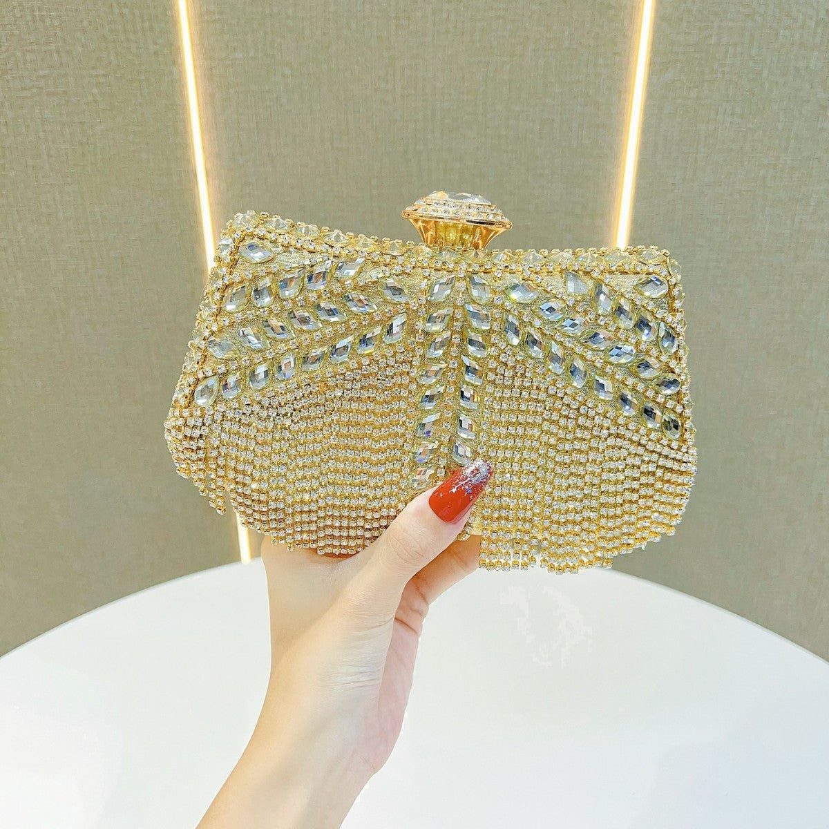 Elegant Rhinestone Tassel Evening Bag for Women, A Sparkly Crystal-Embellished Shoulder Crossbody Purse with Stylish Fringe Detail, Perfect for Birthday Weddings Banquets & Special Occasions