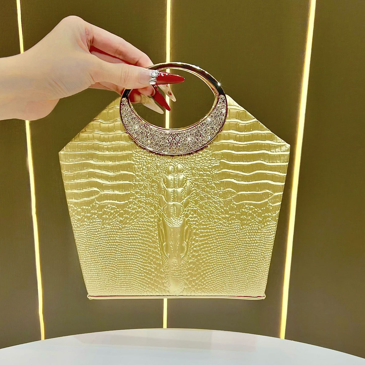Elegant Croc-Effect Rhinestone Evening Bag for Women, A Premium Sparkly Top-Handle Banquet Purse with Chain Strap, Perfect for Formal Dresses & Special Occasions