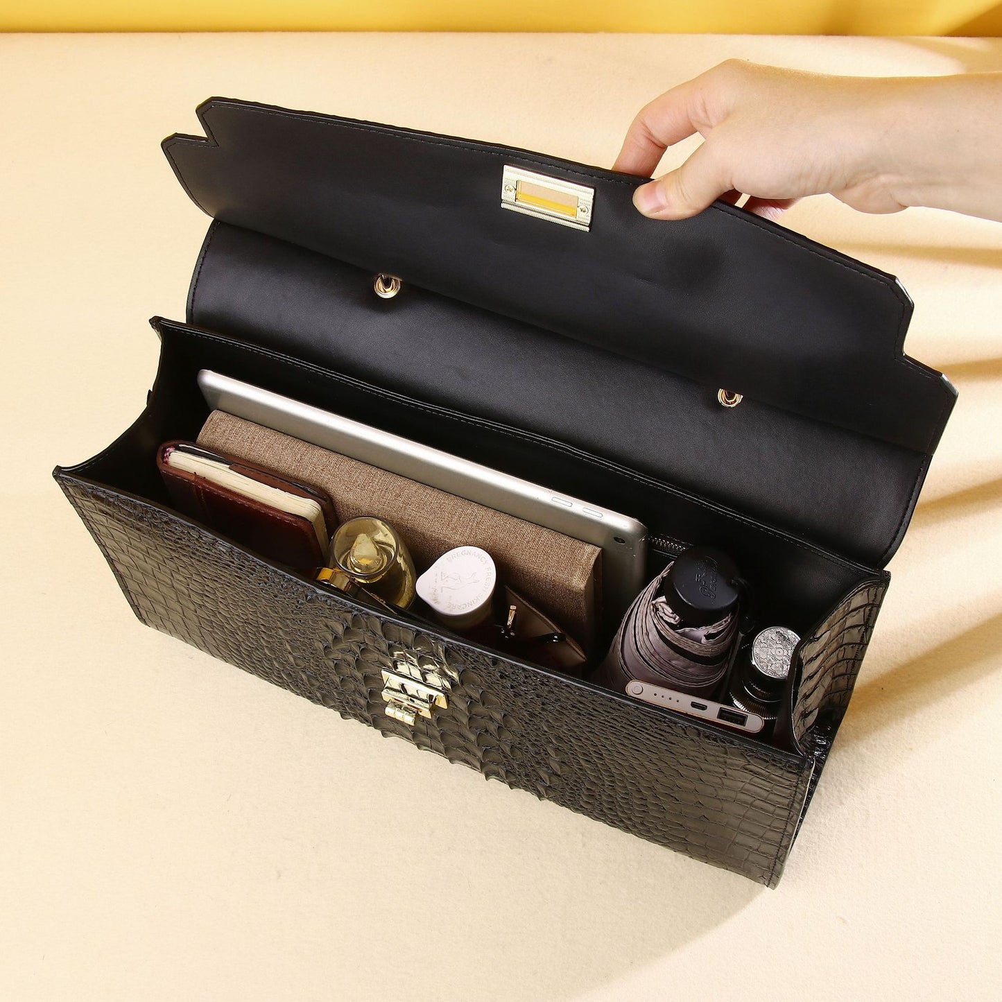 New Arrival Croc-Effect Shoulder Bag for Women, A Fashionable Top-Handle Flap Handbag with Casual Outdoor Trendy Design
