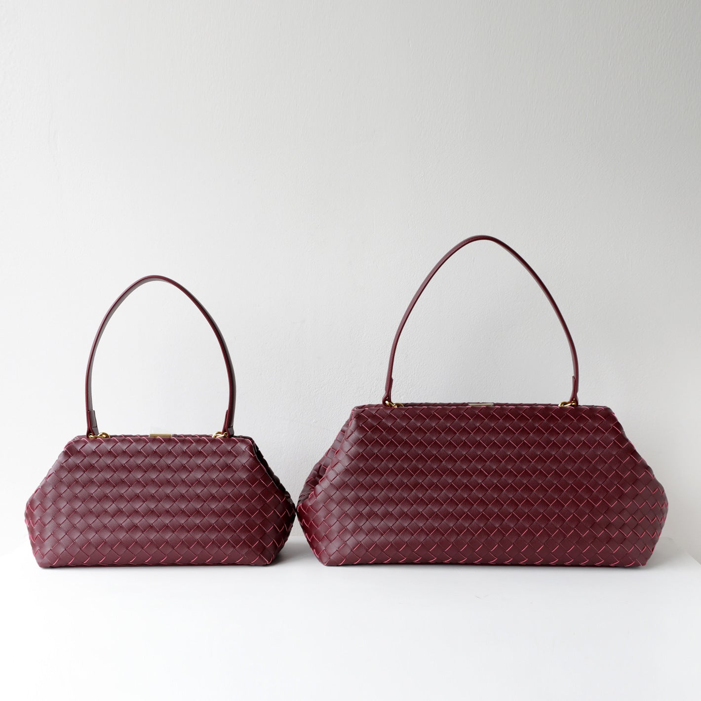 Woven Clasp Tote Bag for Women Large Capacity Commuter Shoulder Handbag, Premium Fashion Purse with Elegant Hardware Detail