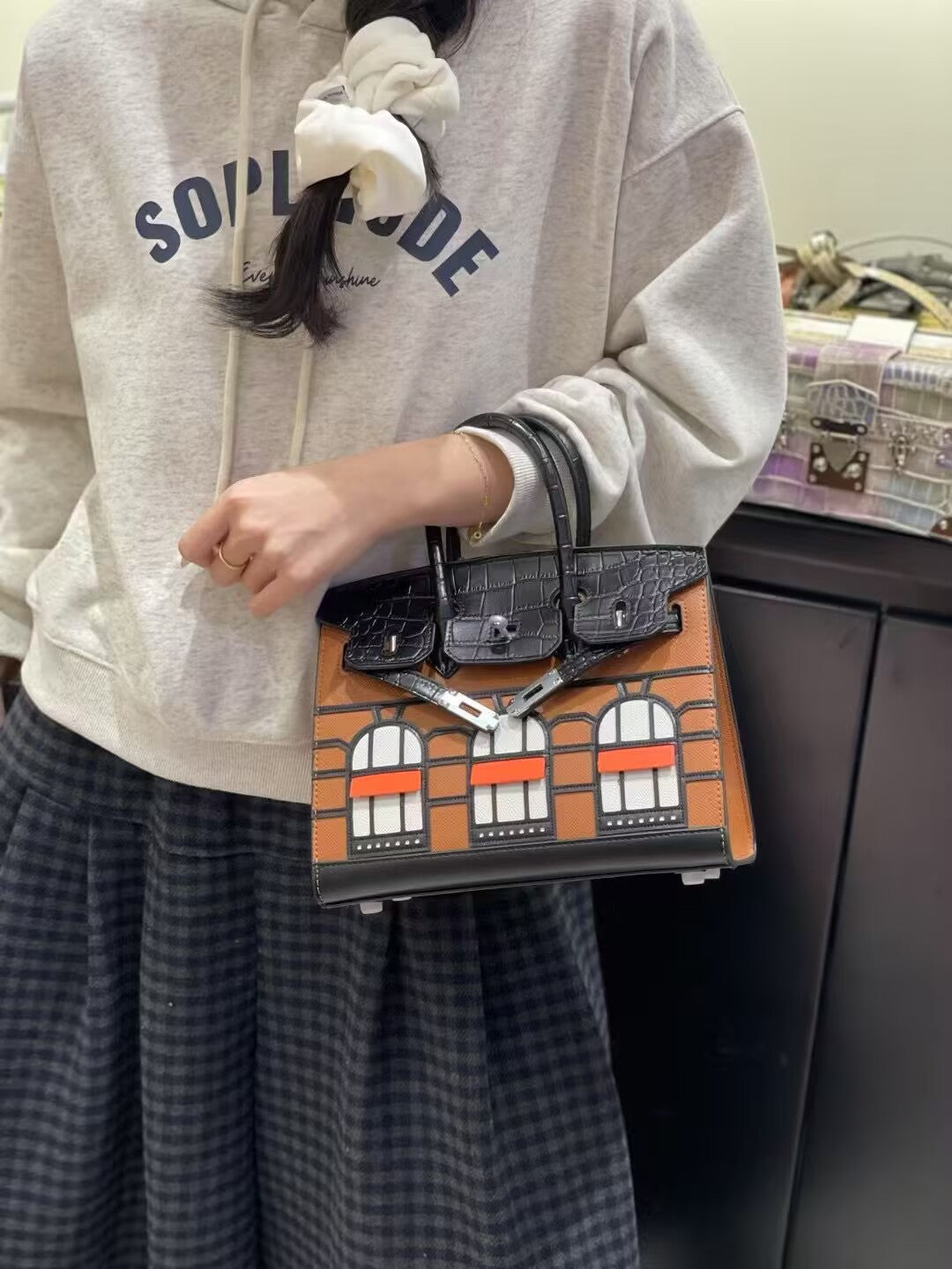 Vintage Small House Kelly-Style Handbag for Women, Exquisite Two-Tone Crossbody Purse, Niche Designer Top-Handle Bag with Retro Charm