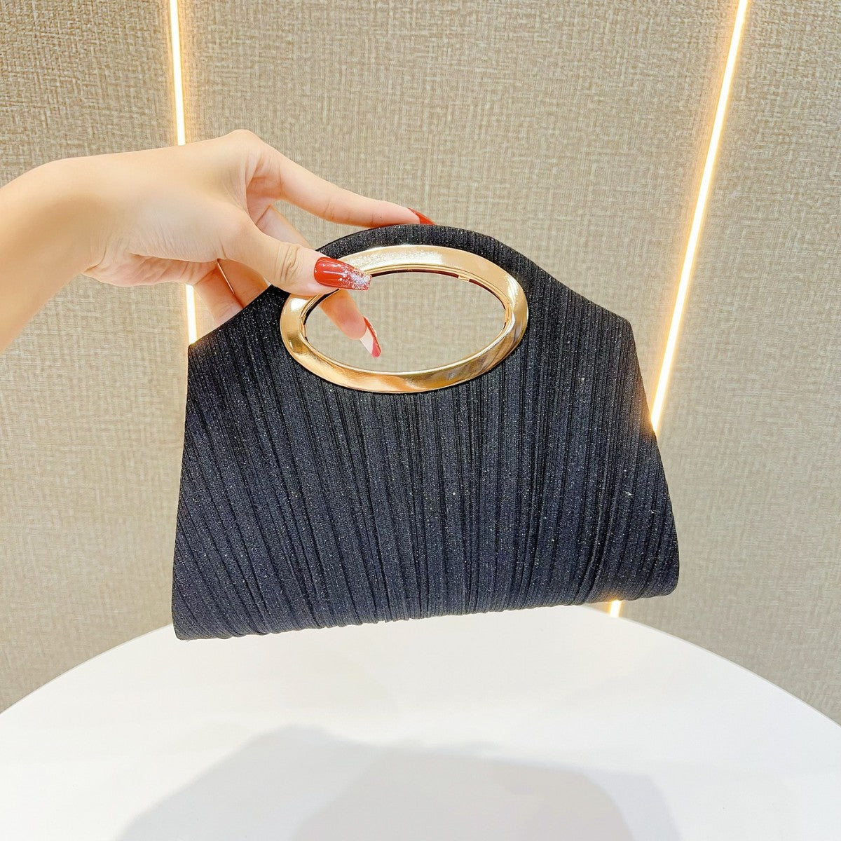 Elegant Pleated Evening Bag for Women, A Romantic Wedding Banquet Clutch with Glamorous Top-Handle & Shoulder Crossbody Design, Perfect for Formal Dresses