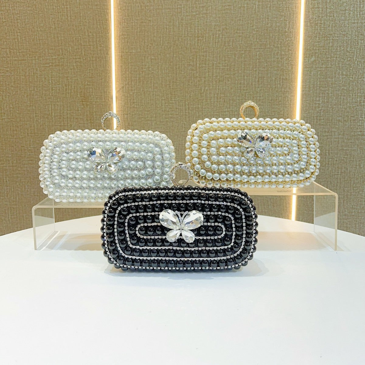 Elegant Pearl & Rhinestone Embellished Evening Clutch for Women, A Large Capacity Banquet Bag Perfect for Formal Dresses Parties & Special Occasions