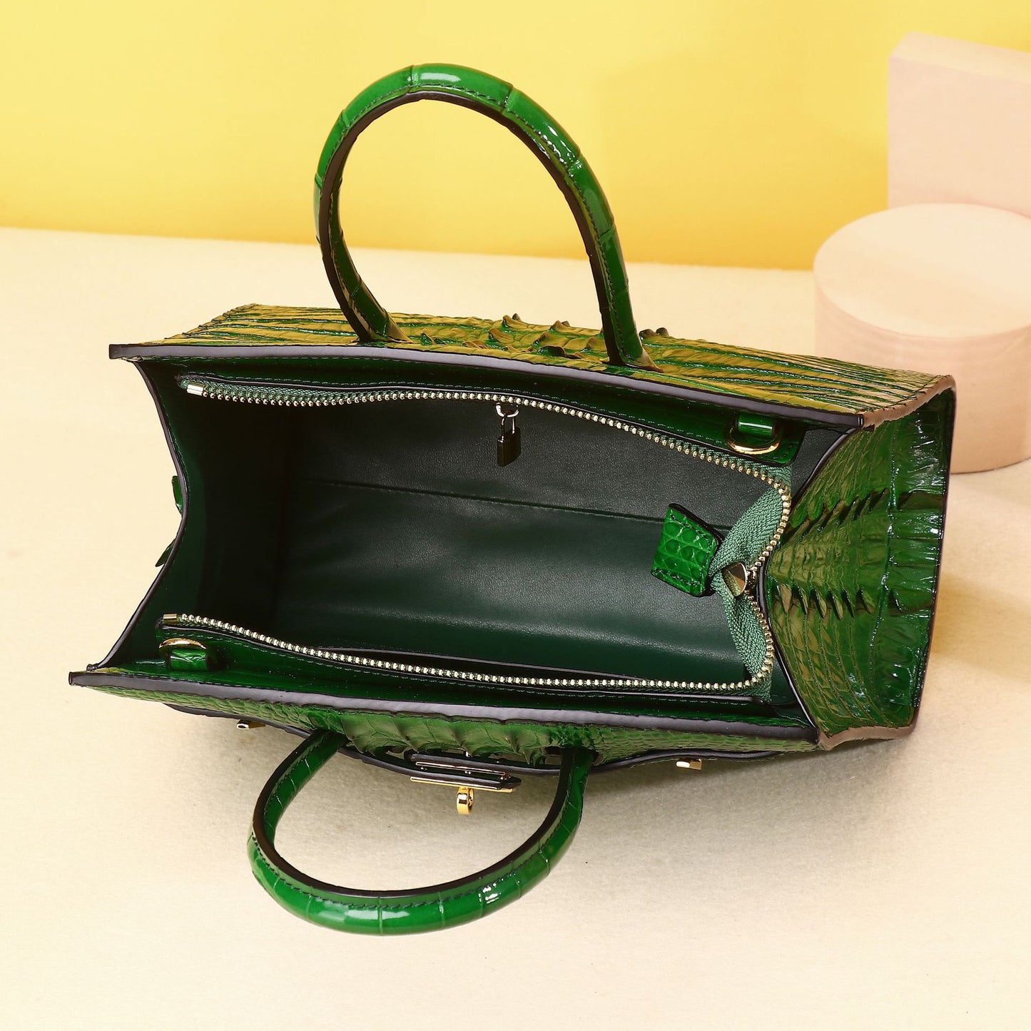 New Arrival Classic Croc-Effect Handbag for Women, A Multi-Functional Large Capacity Shoulder Crossbody Top-Handle Bag with High-End Sophisticated Design