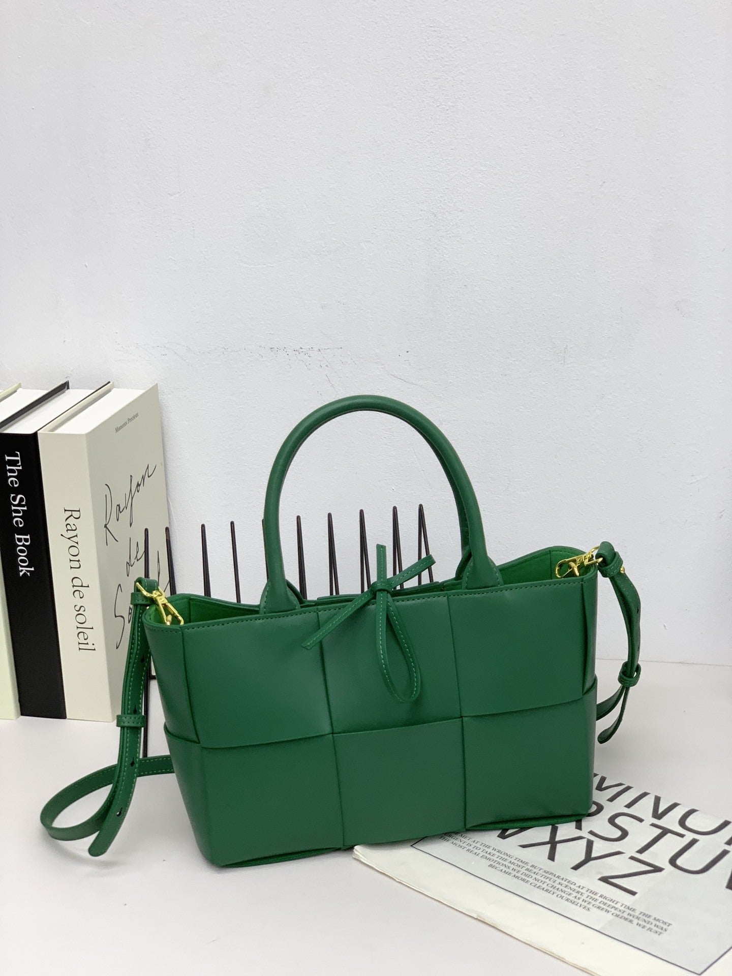 Genuine Leather Woven Large Capacity Tote Bag for Women, New Premium Shoulder Underarm Top Handle Purse, Fashionable Commute Handbag for Ladies