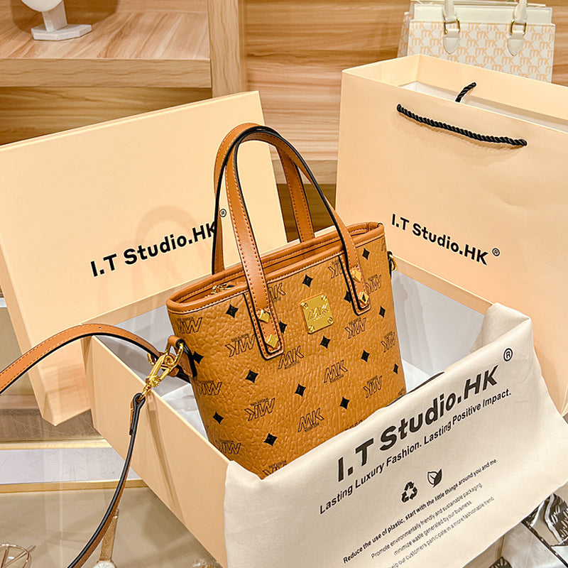 Exquisite Chinese Embroidery Genuine Leather Handbag for Women, Cheongsam-Inspired Elegant Tote with Premium Sophisticated Look, A Thoughtful Gift for Mom