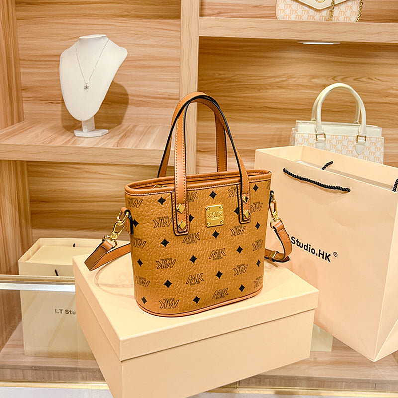 Exquisite Chinese Embroidery Genuine Leather Handbag for Women, Cheongsam-Inspired Elegant Tote with Premium Sophisticated Look, A Thoughtful Gift for Mom