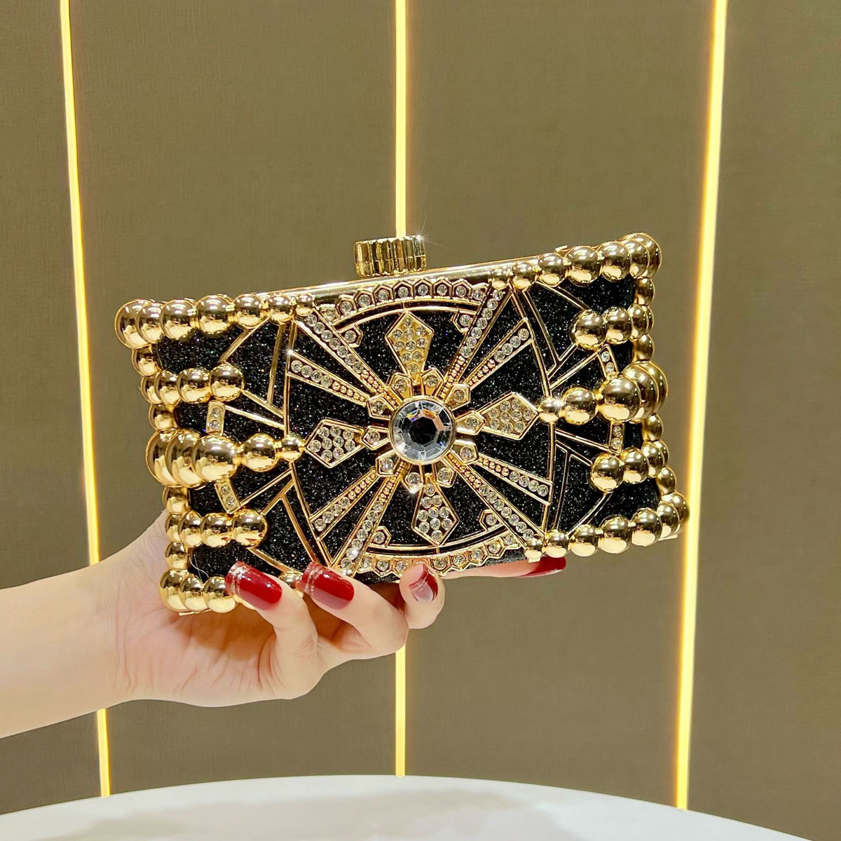 Elegant Vintage Rhinestone-Embellished Evening Clutch for Women, A Light Luxury Crystal Top-Handle Bag with Versatile Chain Crossbody Strap, Perfect for Banquets Weddings & Formal Events