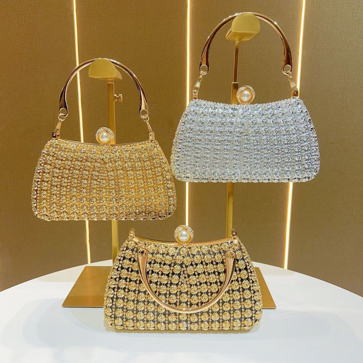 Exquisite New Chinese Vintage Rhinestone Bridal Clutch for Women, A Premium Crystal-Embellished Top-Handle Evening Bag, Perfect for Cheongsam Weddings Banquets & Formal Gowns