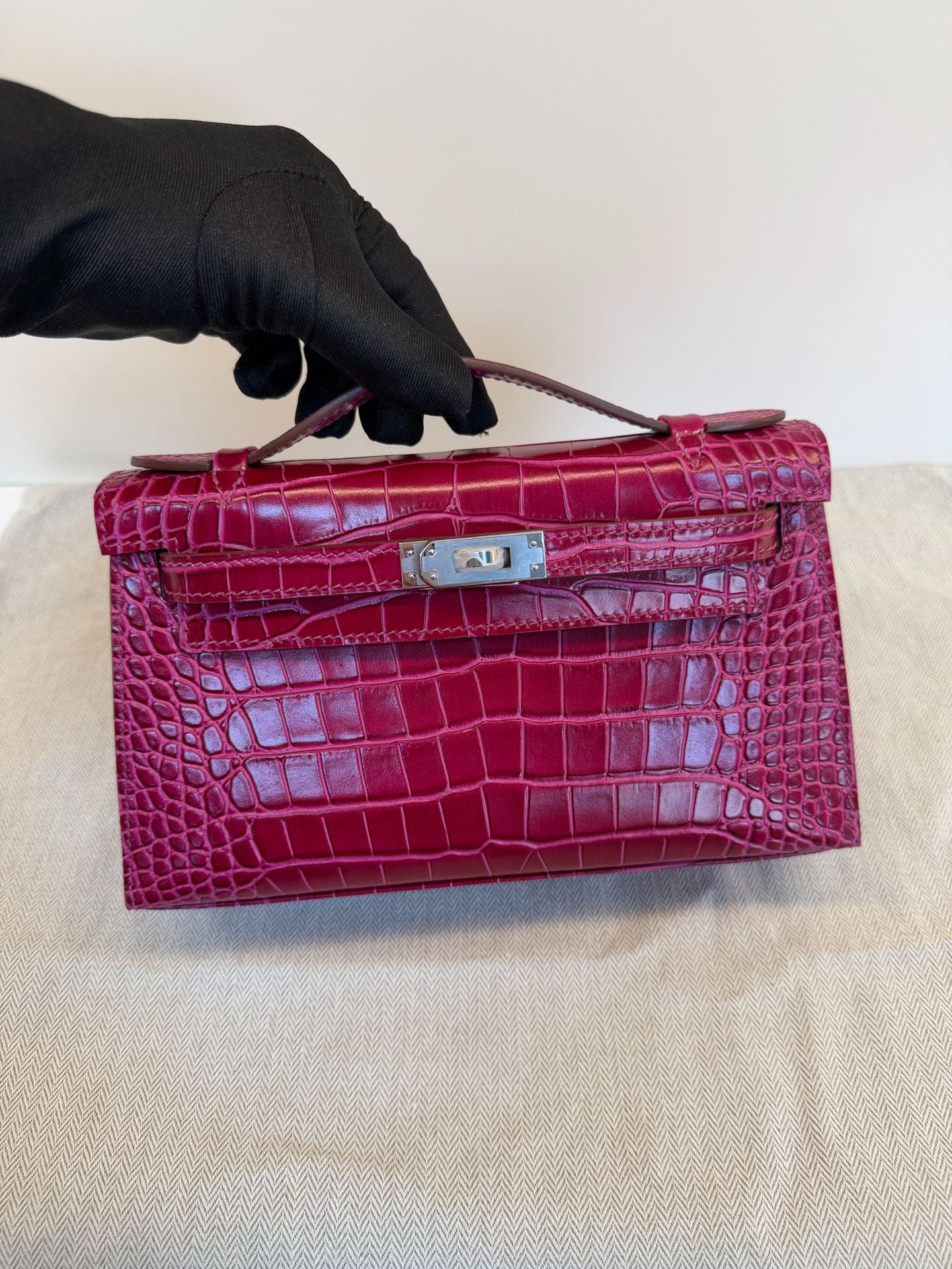 Premium 22cm Croc-Effect Kelly-Inspired Top-Handle Bag for Women, Hand-Stitched Waxed Thread Detailing with Steel Hardware, Light Luxury Genuine Top-Layer Cowhide Leather Handbag
