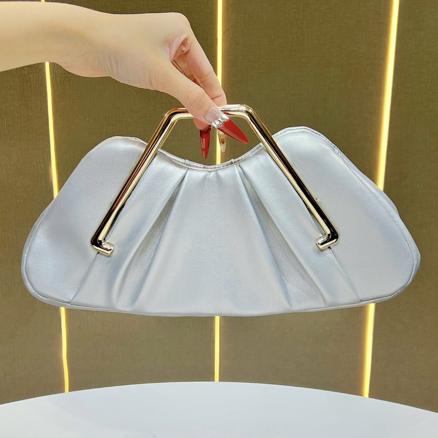 New Arrival Pleated Top-Handle Bag for Women, A Boutique-Style Pleated Clutch with Glamorous Elegant Design, Versatile Evening Handbag for Banquets & Special Occasions