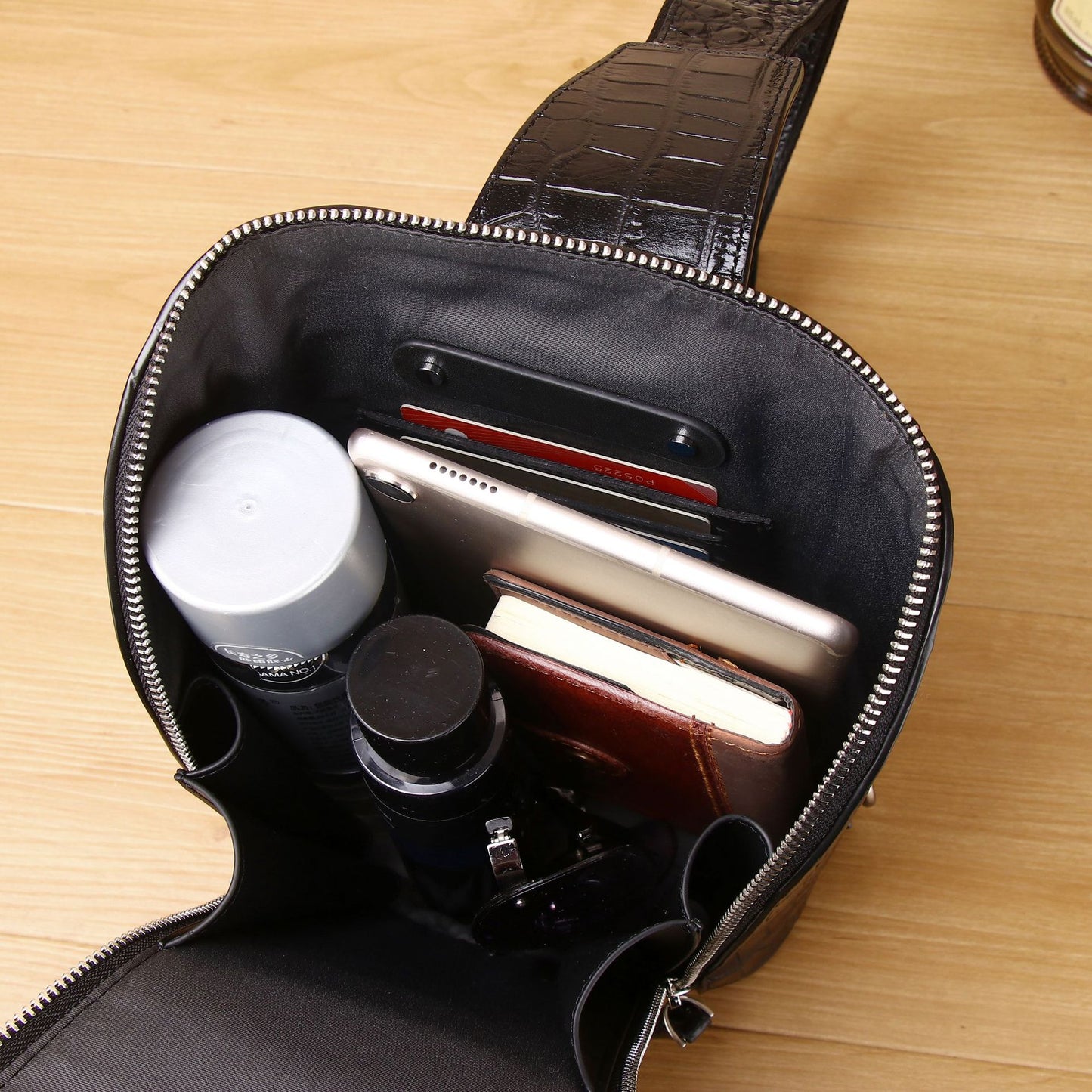 New Arrival Croc-Effect Genuine Leather Chest Bag for Men, A Large Capacity Crossbody Shoulder Small Cowhide Bag with Casual Design