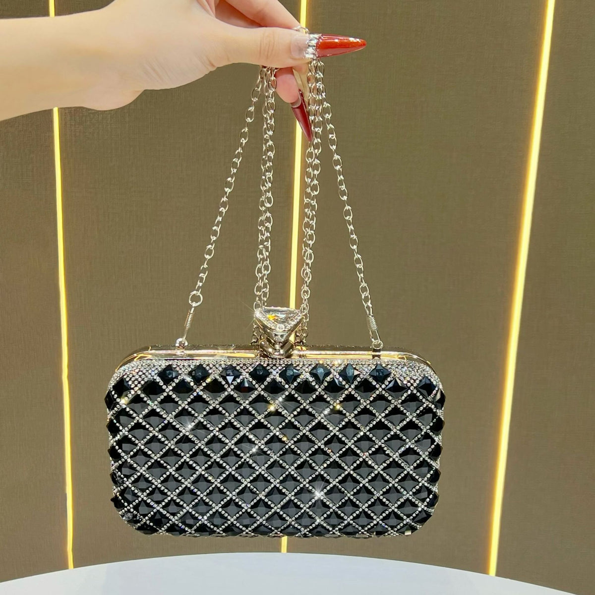 Dazzling Rhinestone-Embellished Evening Clutch for Women, A Sparkly Crossbody Bag with Elegant Design, Perfect for Formal Dresses Parties Weddings & Banquets